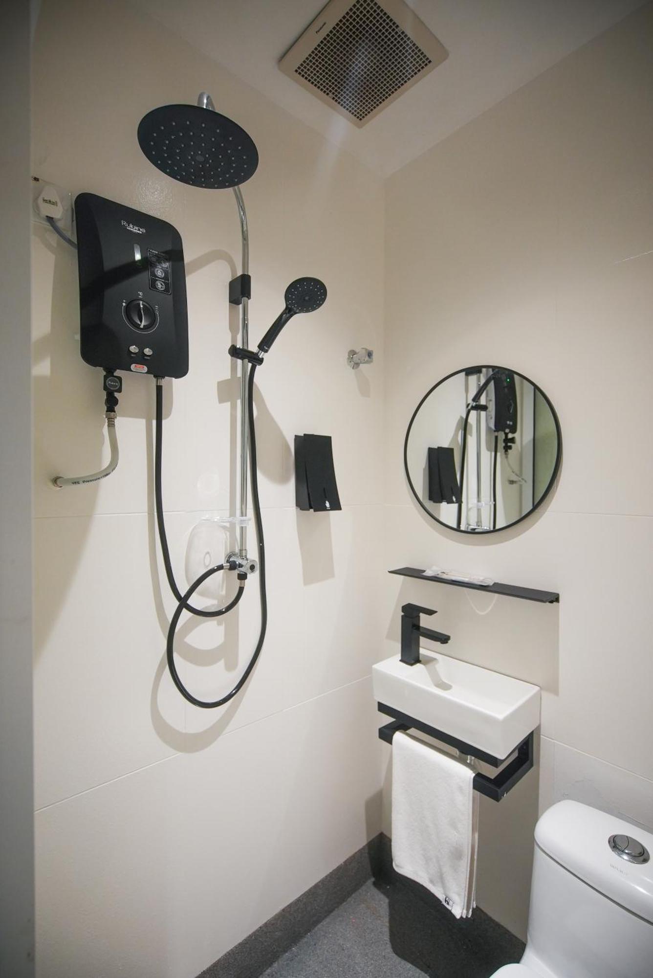 Double H Boutique Hotel 쿠알라트렝가누 외부 사진